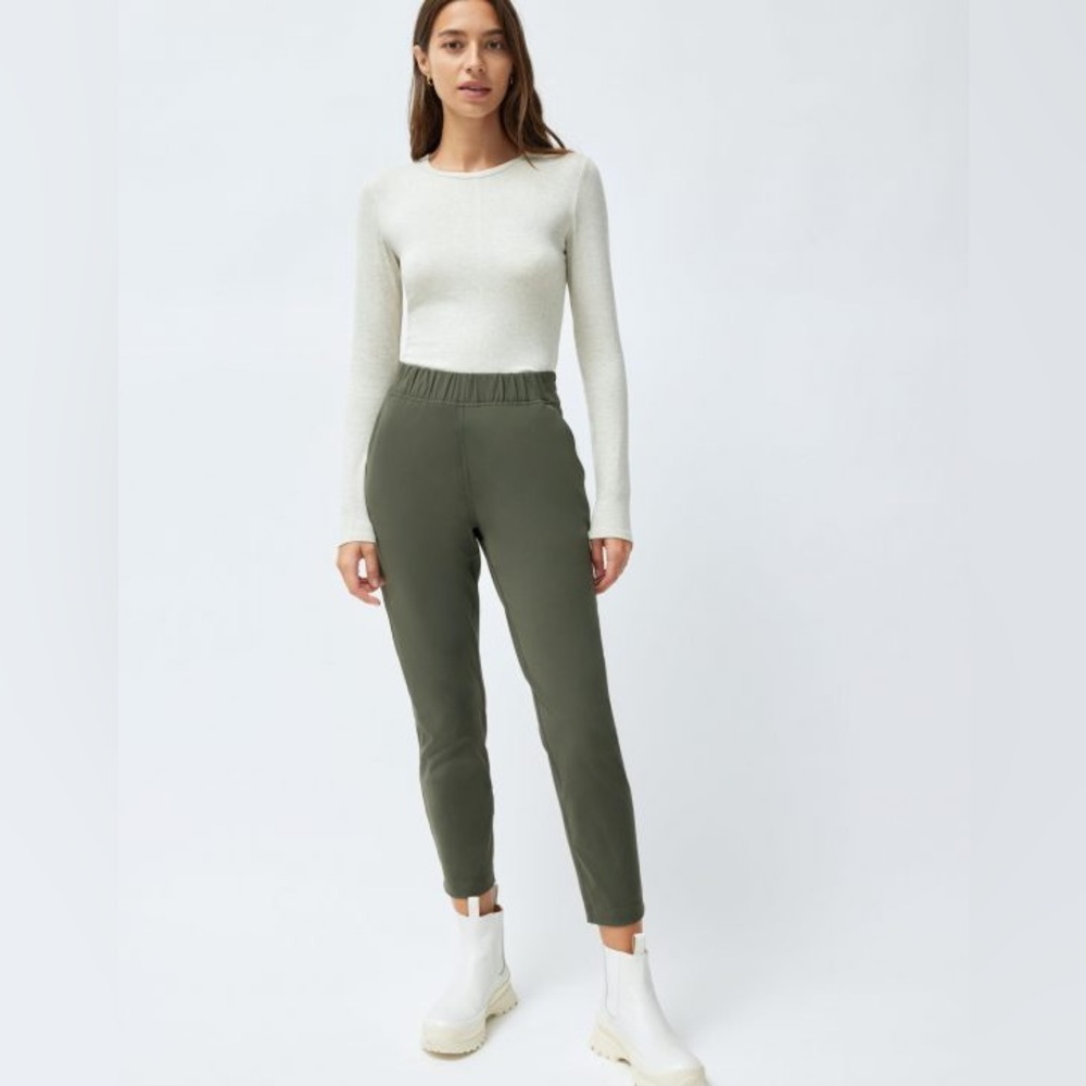 Aritzia’s The Group Babaton Joggers. Olive Green. Size Medium.